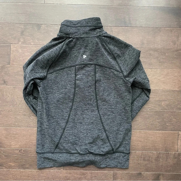 Triple Flip Zip Up With Thumb Holes Size 4 (girls 12) - Picture 5 of 6